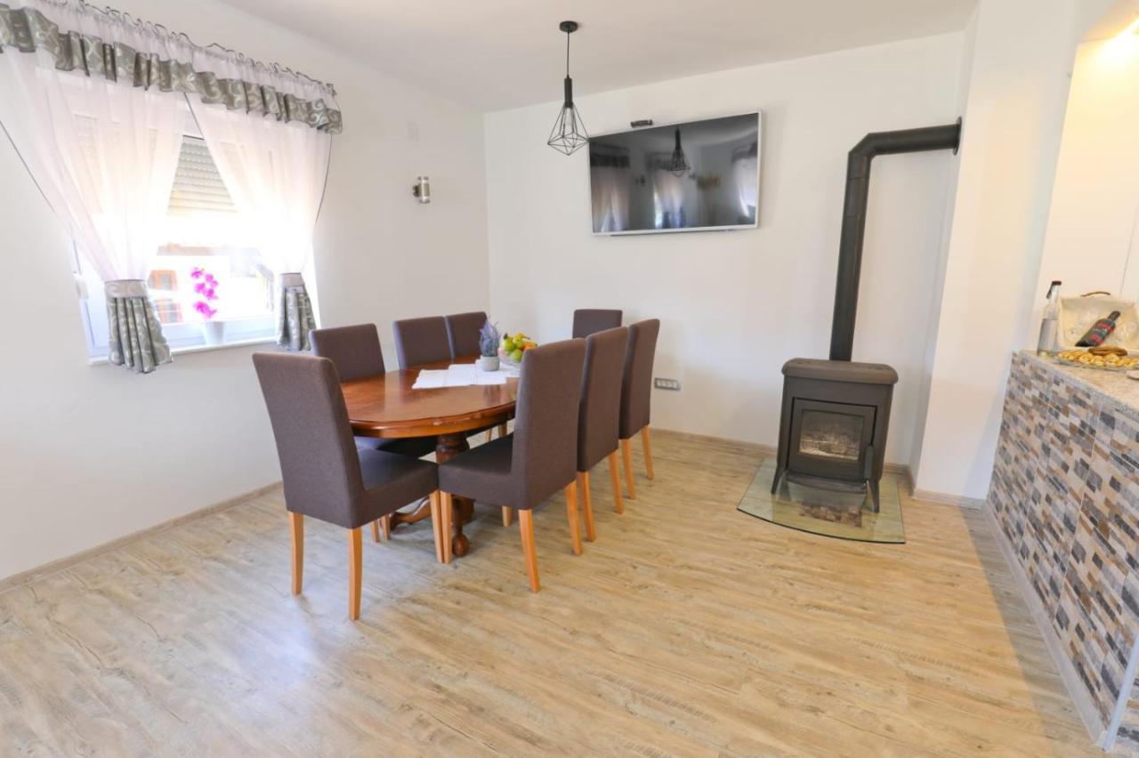Apartman Teo &Tena Otocac Bagian luar foto